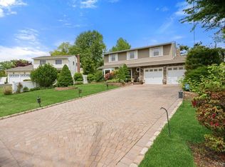 48 Lawrence Ave, Holbrook, NY 11741