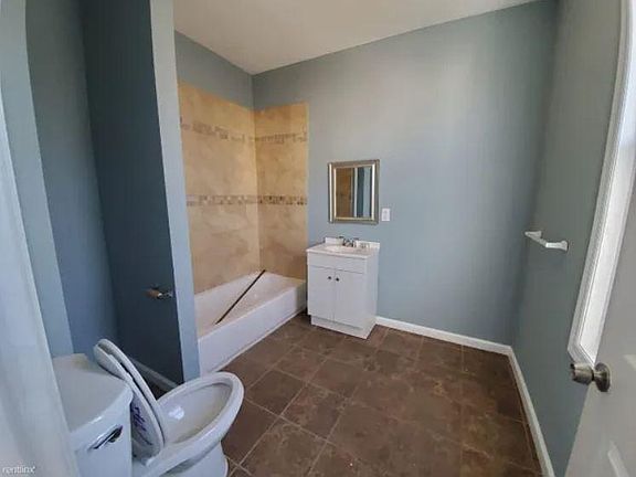 5th image of 548 S 20th St APT 1C
