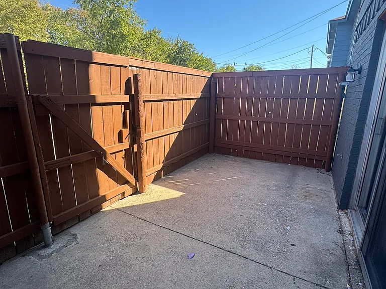 3813 Coates Cir — Photo 30