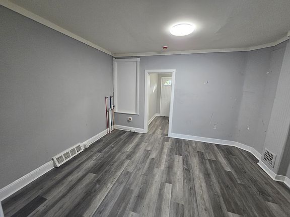 4th image of 308 Clayton St