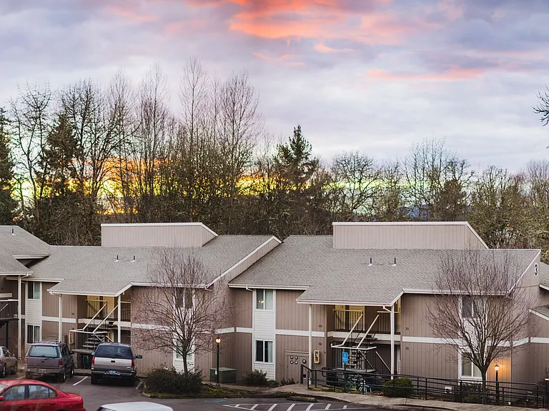 MeadowBrook Apartments — Photo 8