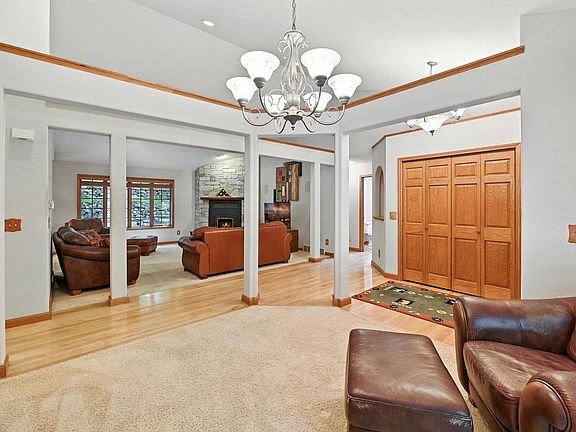 3rd image of 520 Bayberry LANE