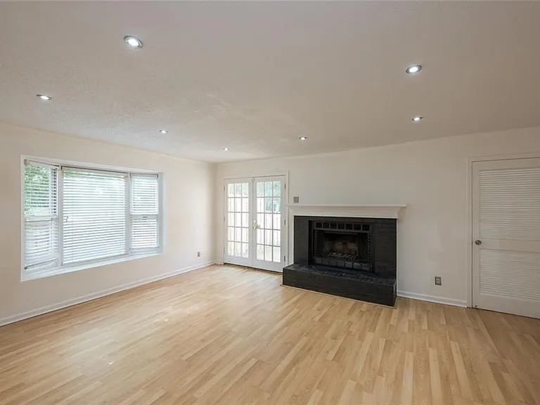 9070 Cobbler Ct — Photo 10
