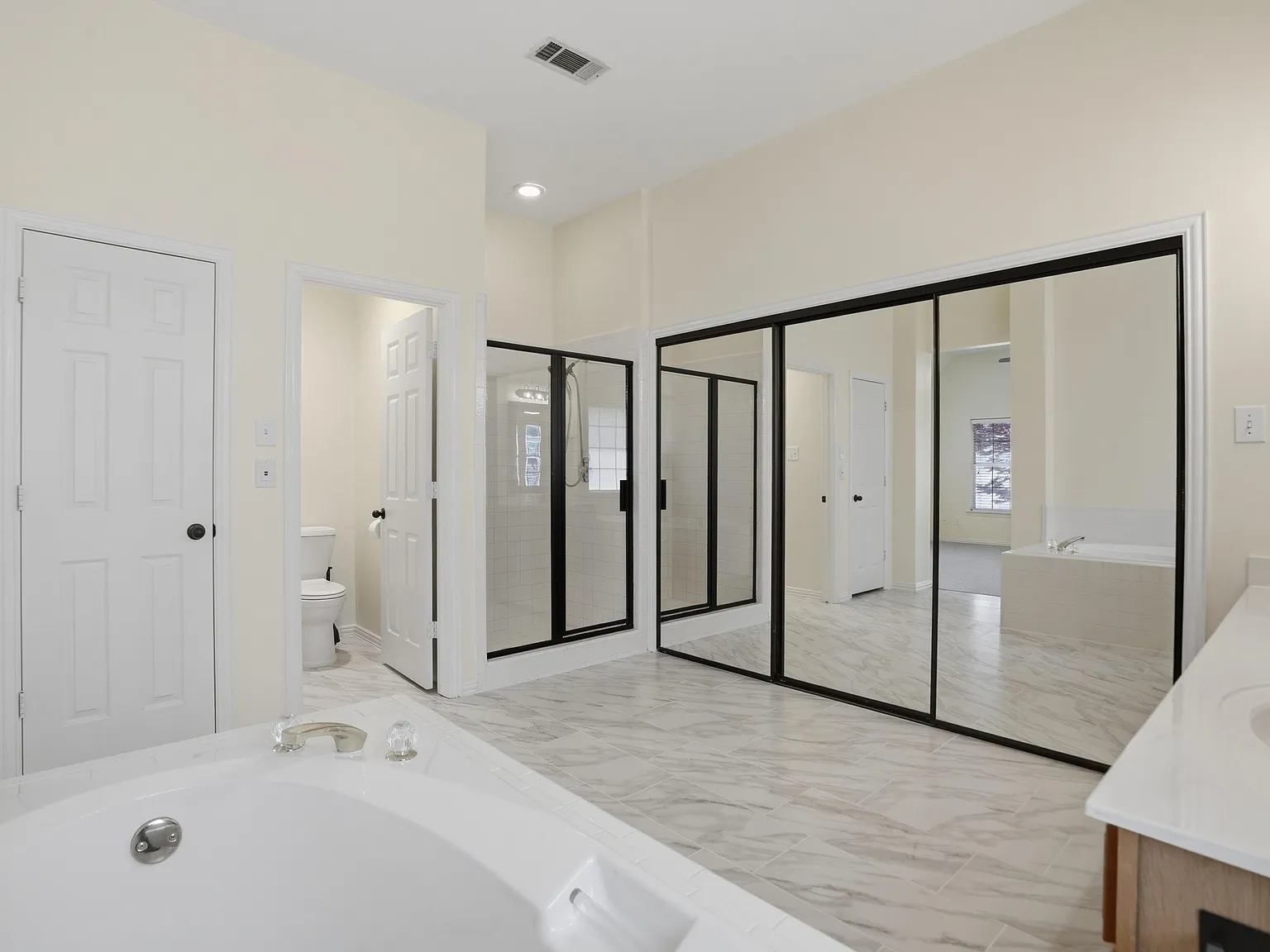 4 bed, 2461 sqft, $3,000 — Photo 4