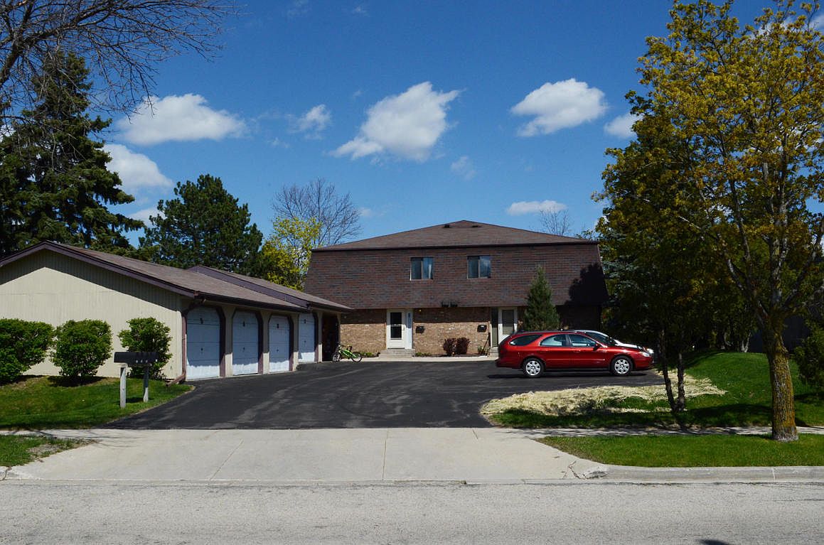435 Meadowbrook Dr, West Bend, WI 53090 Zillow