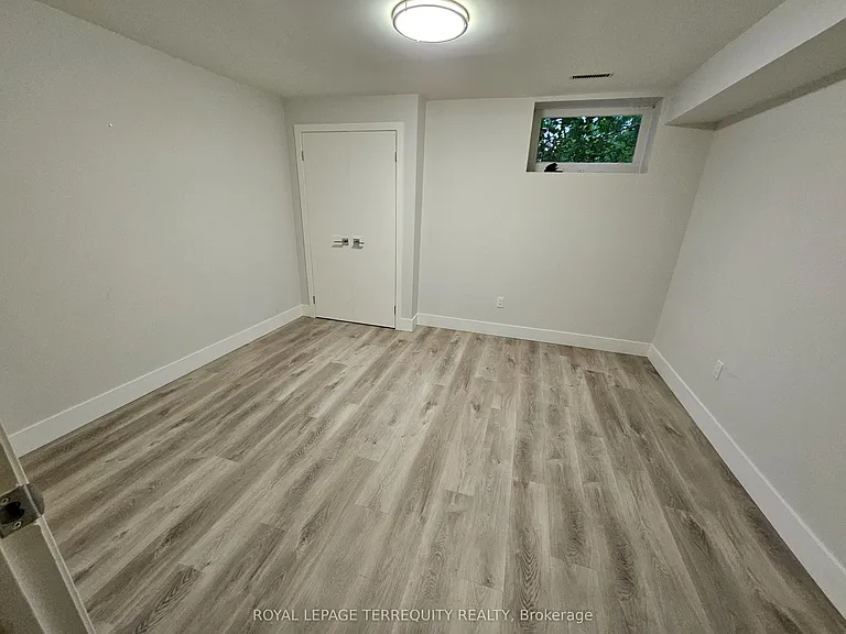 2067 Obeck Cres — Photo 27