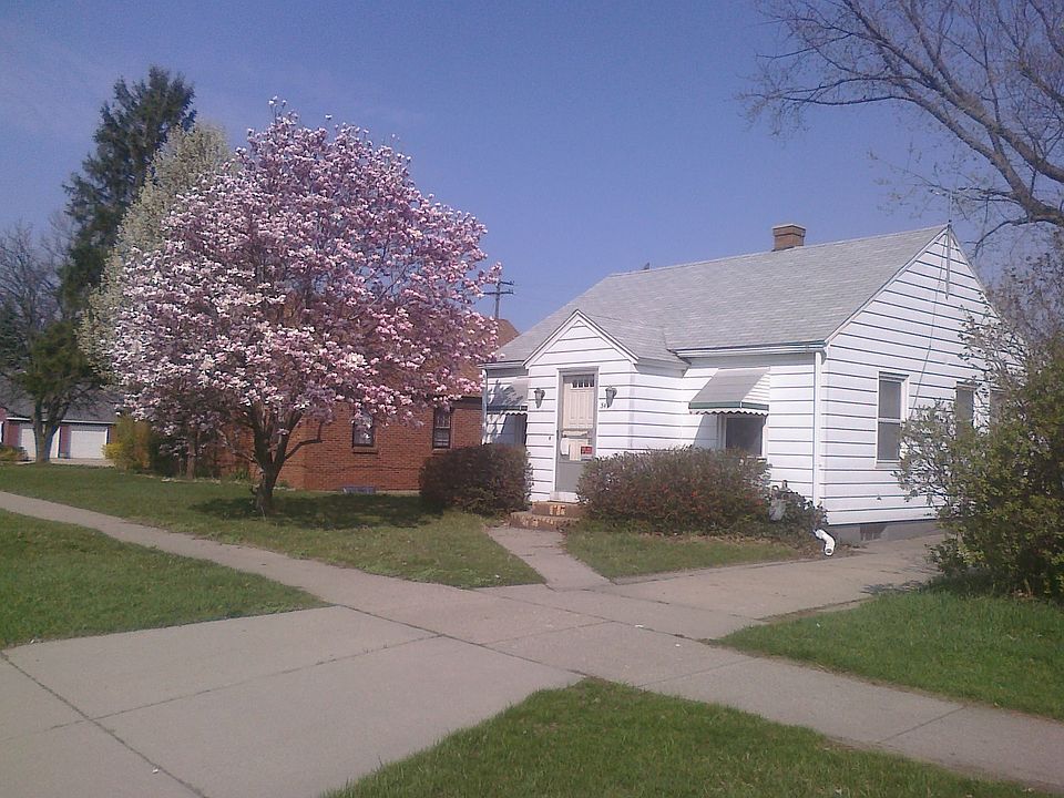 1st image of 349 32nd St SE