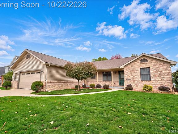 3rd image of 816 Meadow Dr