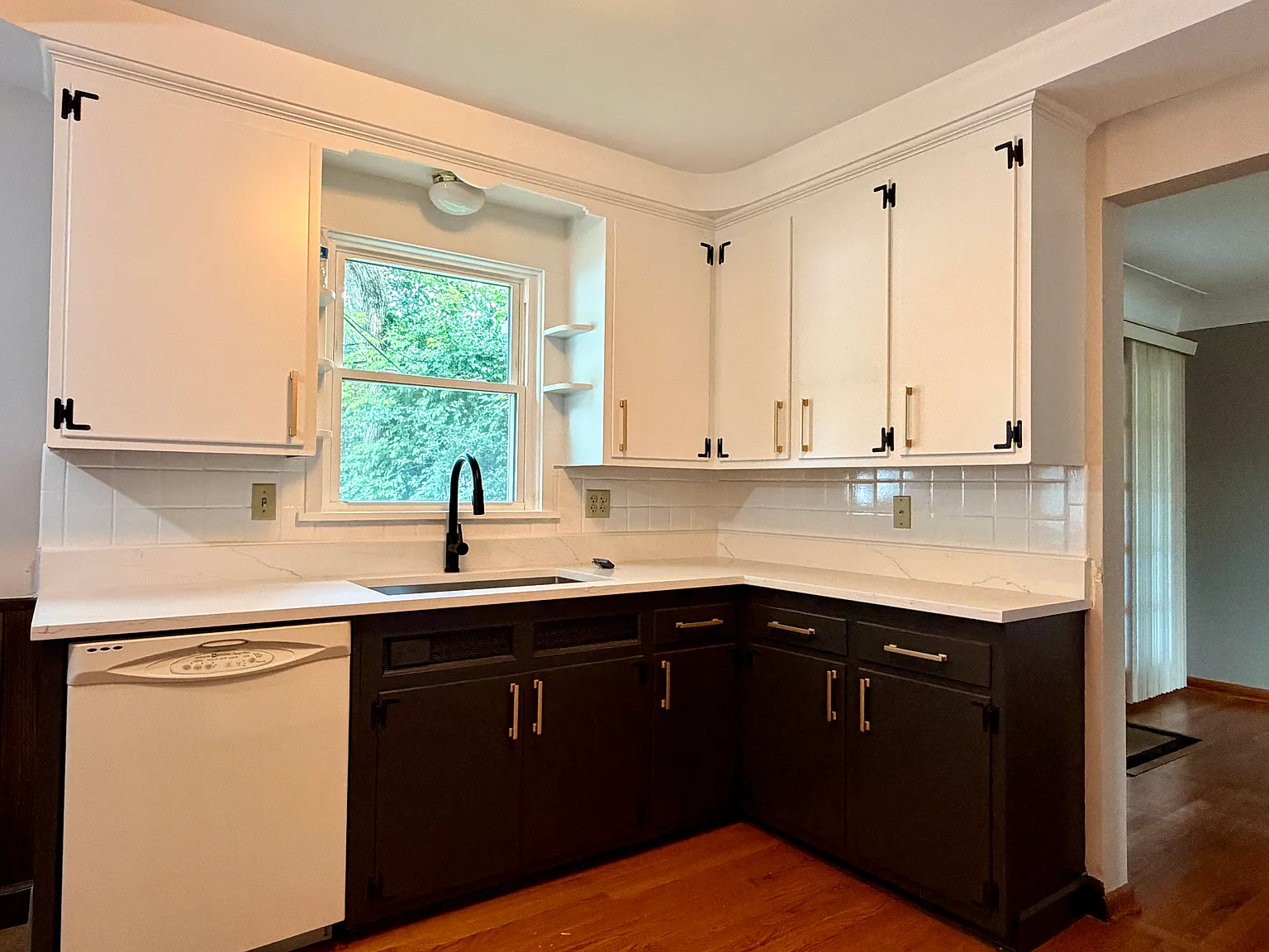 3 bed, $2,390 — Photo 2