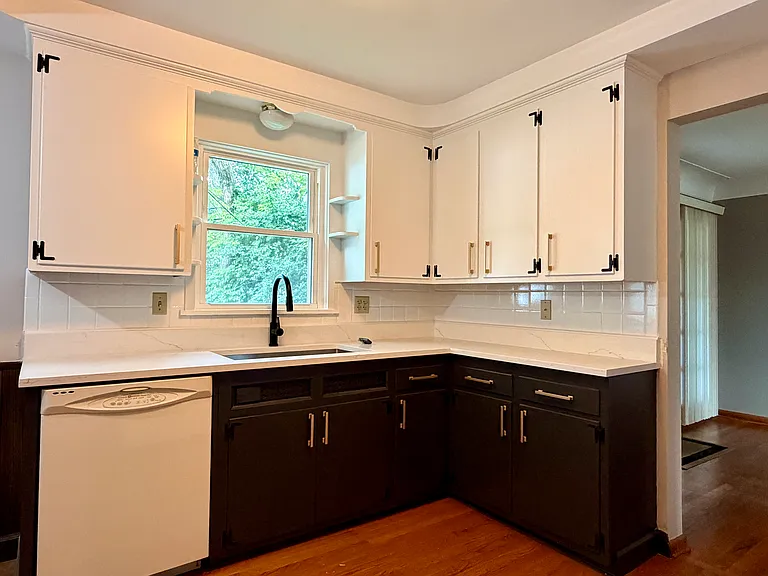 2243 Wrenford Rd — Photo 2