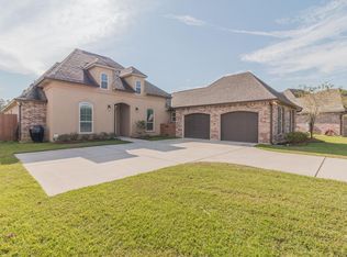 139 Terrace Oak Ln, Broussard, LA 70518