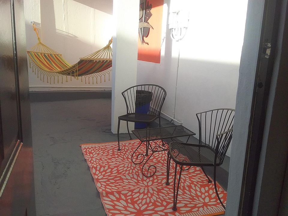 2nd image of 1159 Calle 16se #1