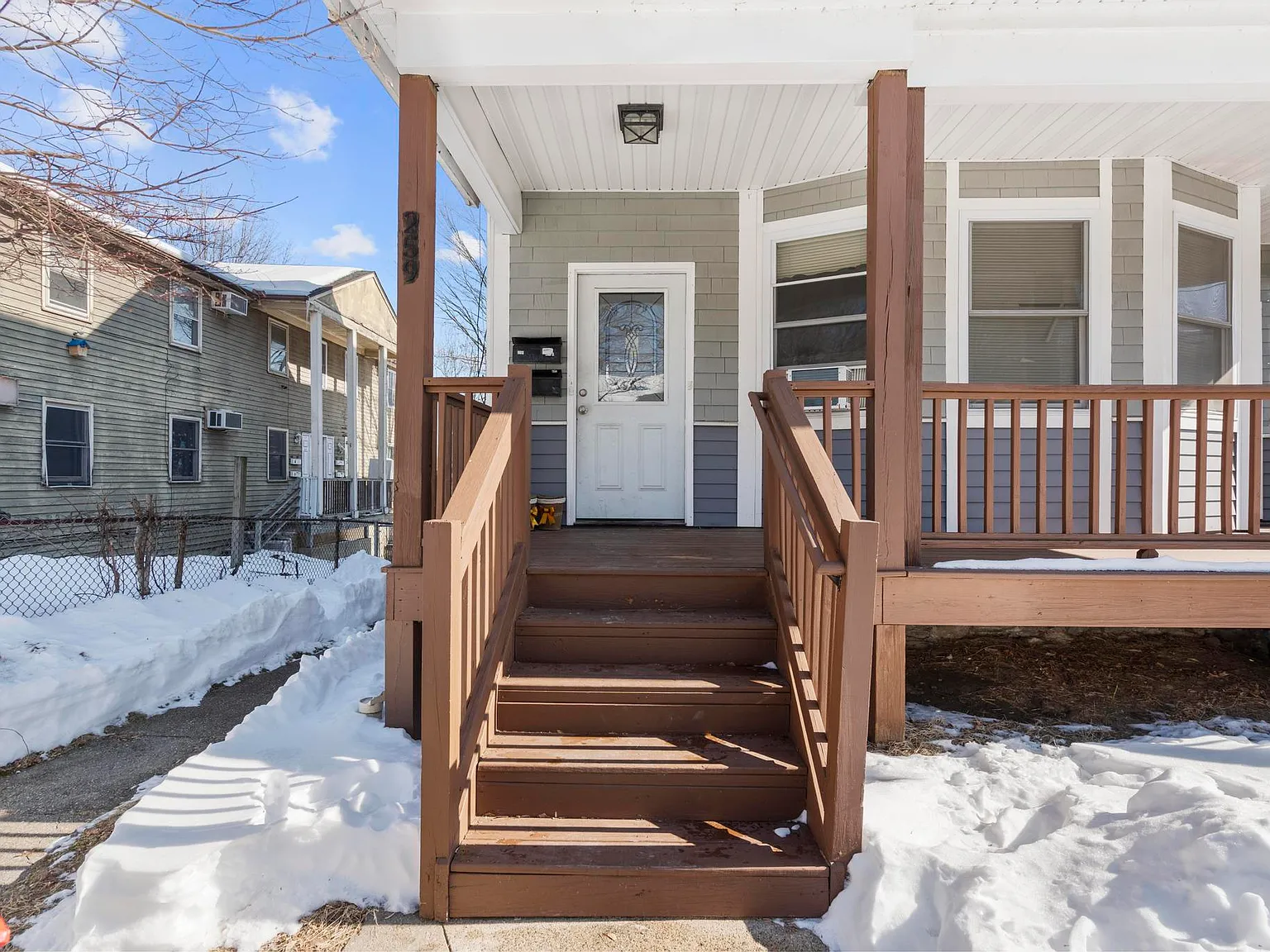 3 bed, 1100 sqft, $2,100 — Photo 4