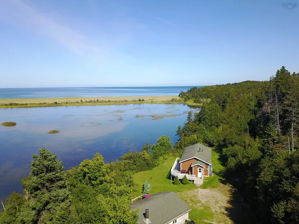 659 White Point Rd S, Victoria, NS B0C 1G0