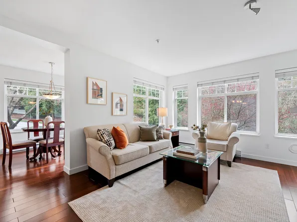 1420 Parkway Blvd #304, Coquitlam, BC V3E 3J6