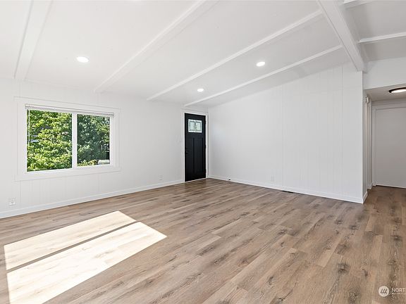 4th image of 8516 166th Street Ct E
