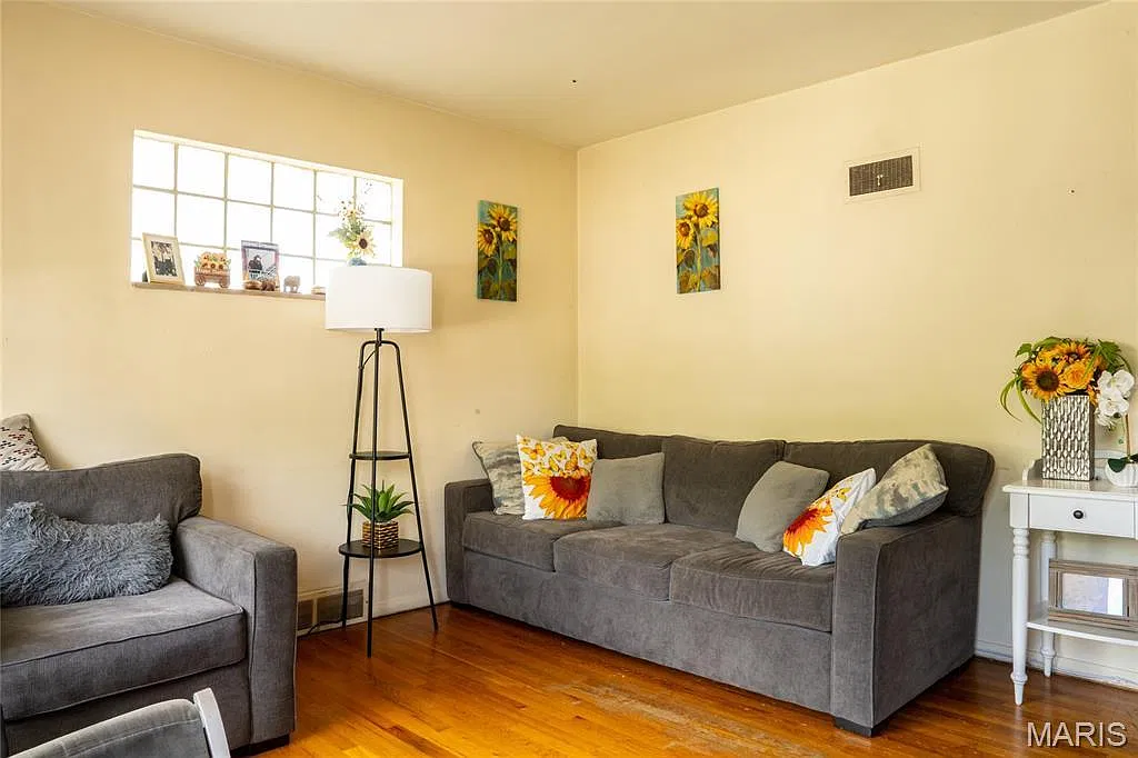 2 bed, 798 sqft, $1,325 — Photo 4
