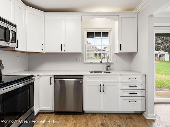 2nd image of 25 Buckingham Drive N