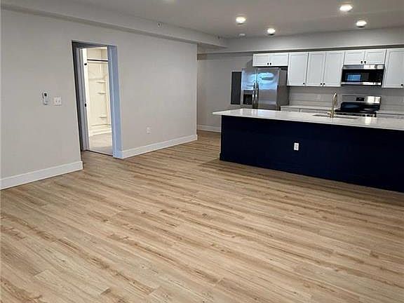 5th image of 211 South St #3