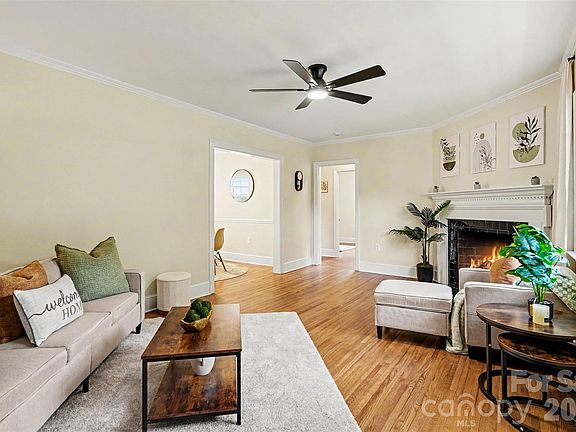 4th image of 4065 Hiddenbrook Dr