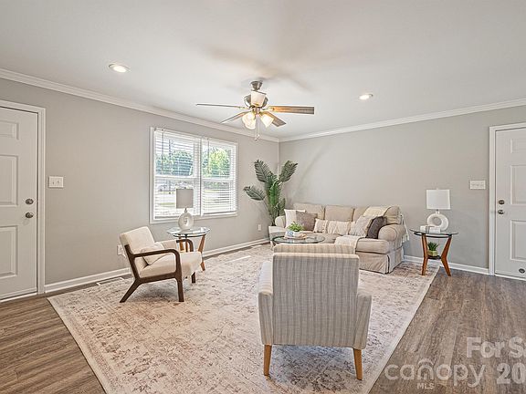 2nd image of 111 Lois Ct