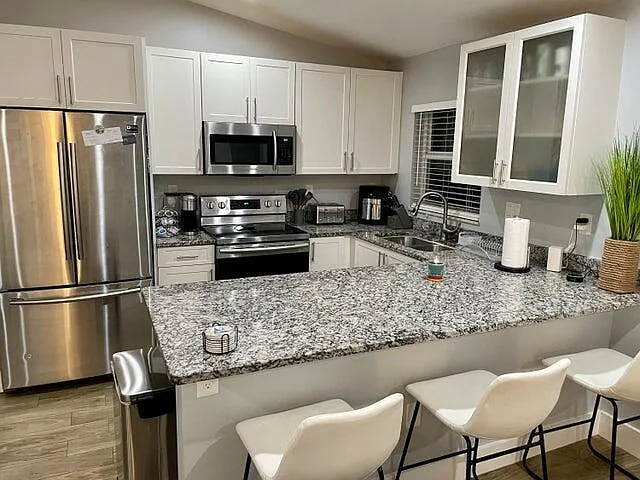 3 bed, 1368 sqft, $3,350 — Photo 1