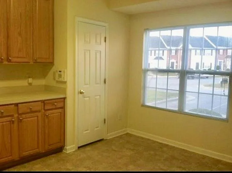108 Queensberry Ct — Photo 7