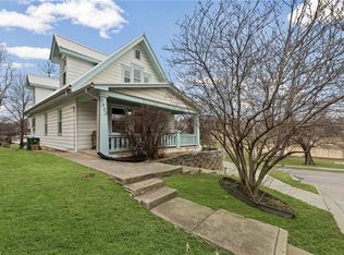 1902 W 47th Ter, Westwood, KS 66205