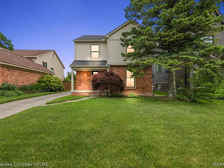 2635 Dorchester Rd — Photo 1