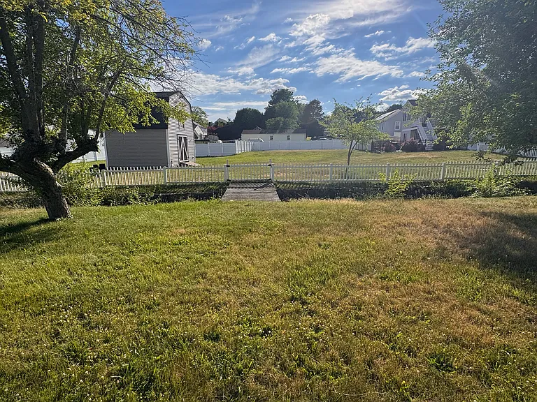 12 Lawrence St — Photo 8