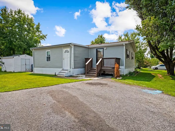 105 Roundup Rd, Middle River, MD 21220