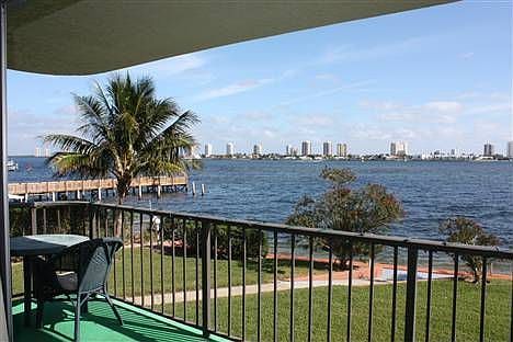 2nd image of 3040 Lake Shore Dr APT 201