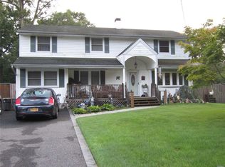 4 Atkinson Ln, Coram, NY 11727