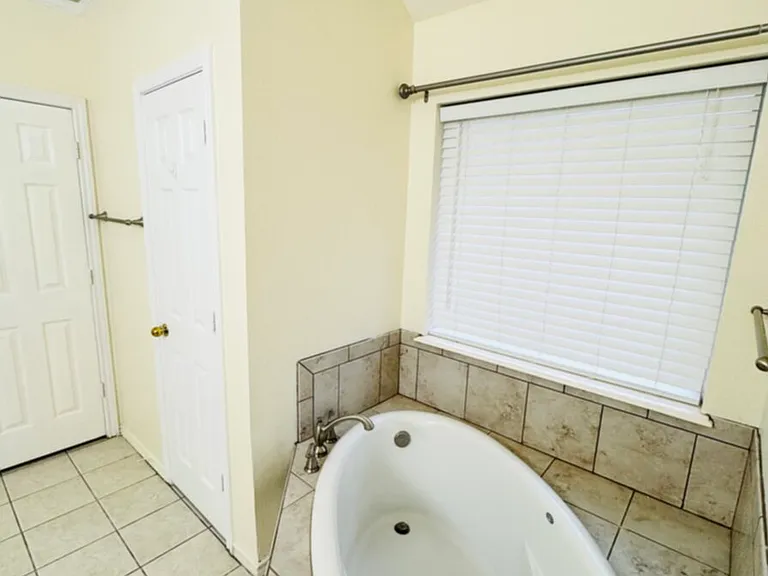 716 Elm Falls Pl — Photo 9