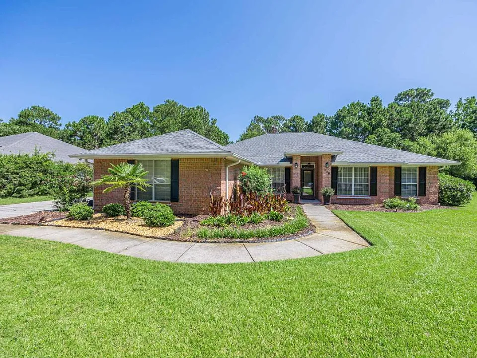 130 W Shipwreck Rd