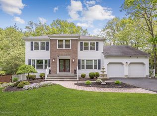 2 Kimberly Ct, Manalapan, NJ 07726