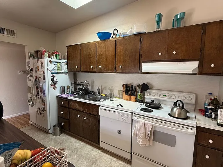3210 Trawler Pl — Photo 2