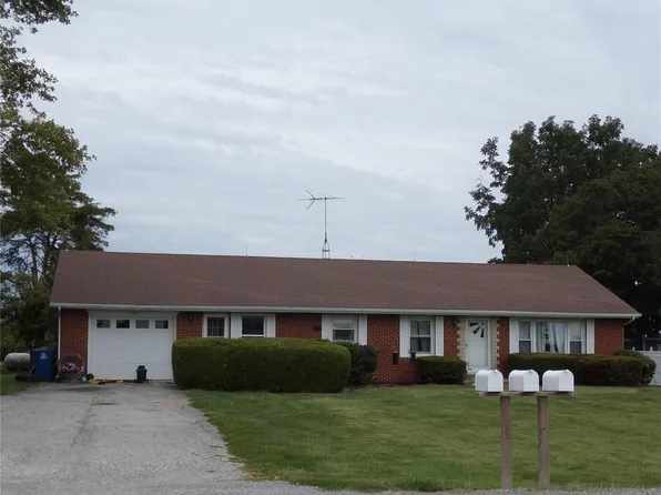 15807 State Route 15, Nashville, IL 62263