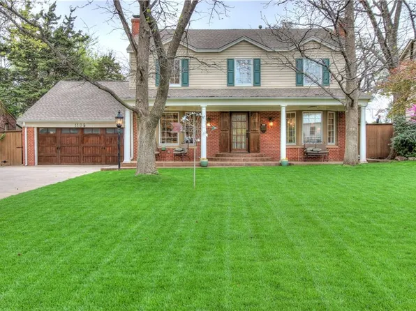 1105 Huntington Ave, Nichols Hills, OK 73116