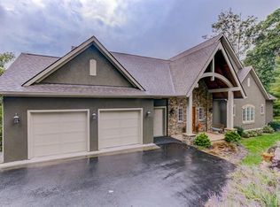 10 Country Club Rd #CC-8, Mills River, NC 28759