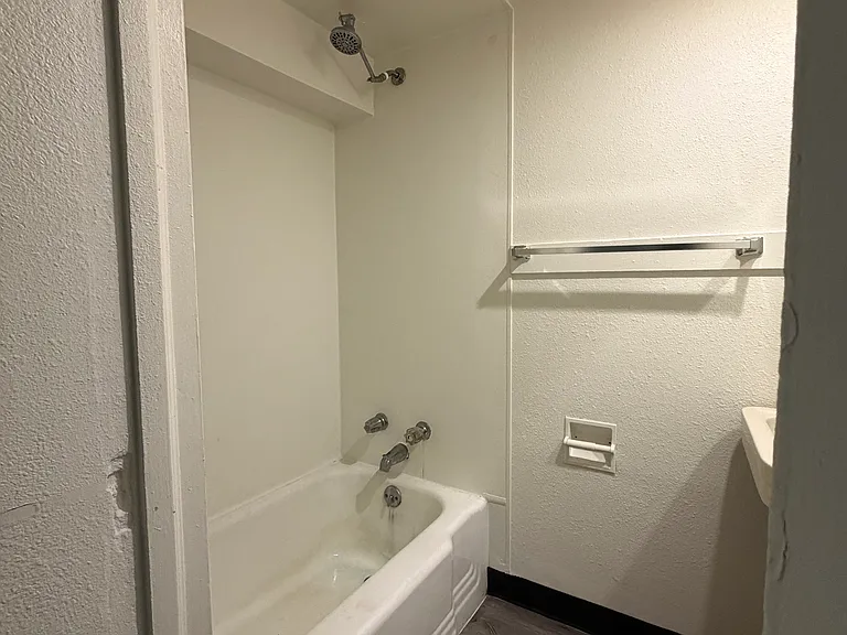 1213 Quincy St #5 — Photo 7