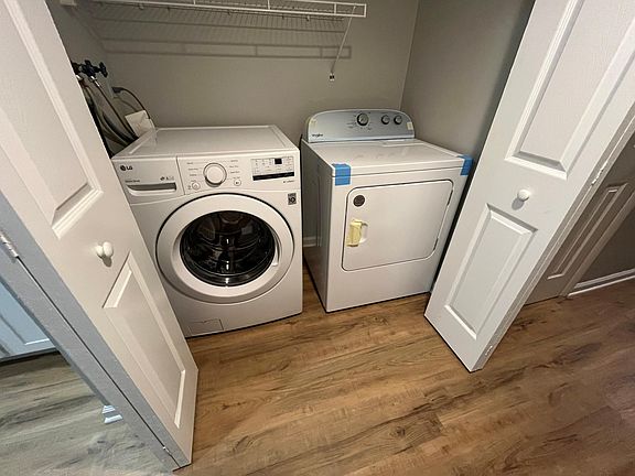 5th image of 319 Elderwood Ct