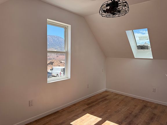 4th image of 10511 Willow Ave #B