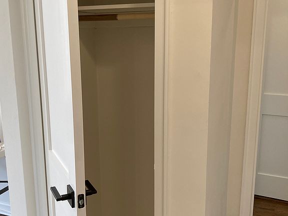 3rd image of 100 Woodside Grn APT 2A