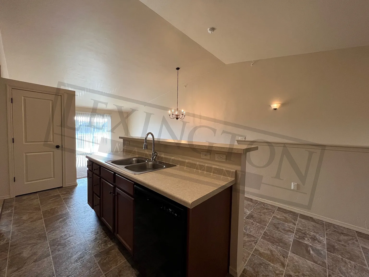 3 bed, 1415 sqft, $1,500 — Photo 4