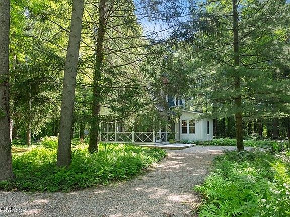 3rd image of 13692 Pine Dr