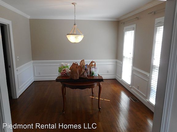 3rd image of 3400 Wedgewood Pl