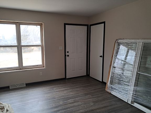 2nd image of 150 N 4th Ave