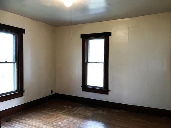 5th image of 133 S Maple Hts