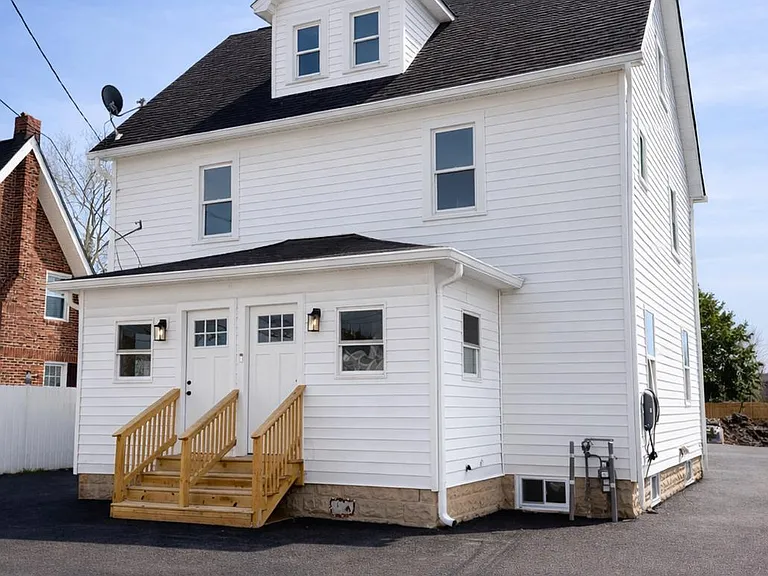 2125 Oakland Rd — Photo 1